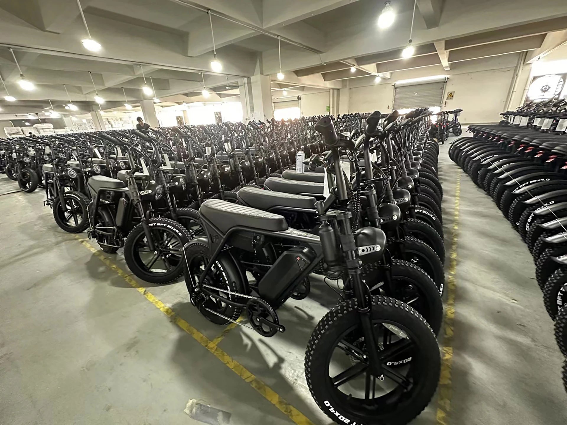 V8 Fatbike 500W 1000W 48V 20-Inch Fat Tire Electric Hybrid Bike Fashion Off-Road Ebike 